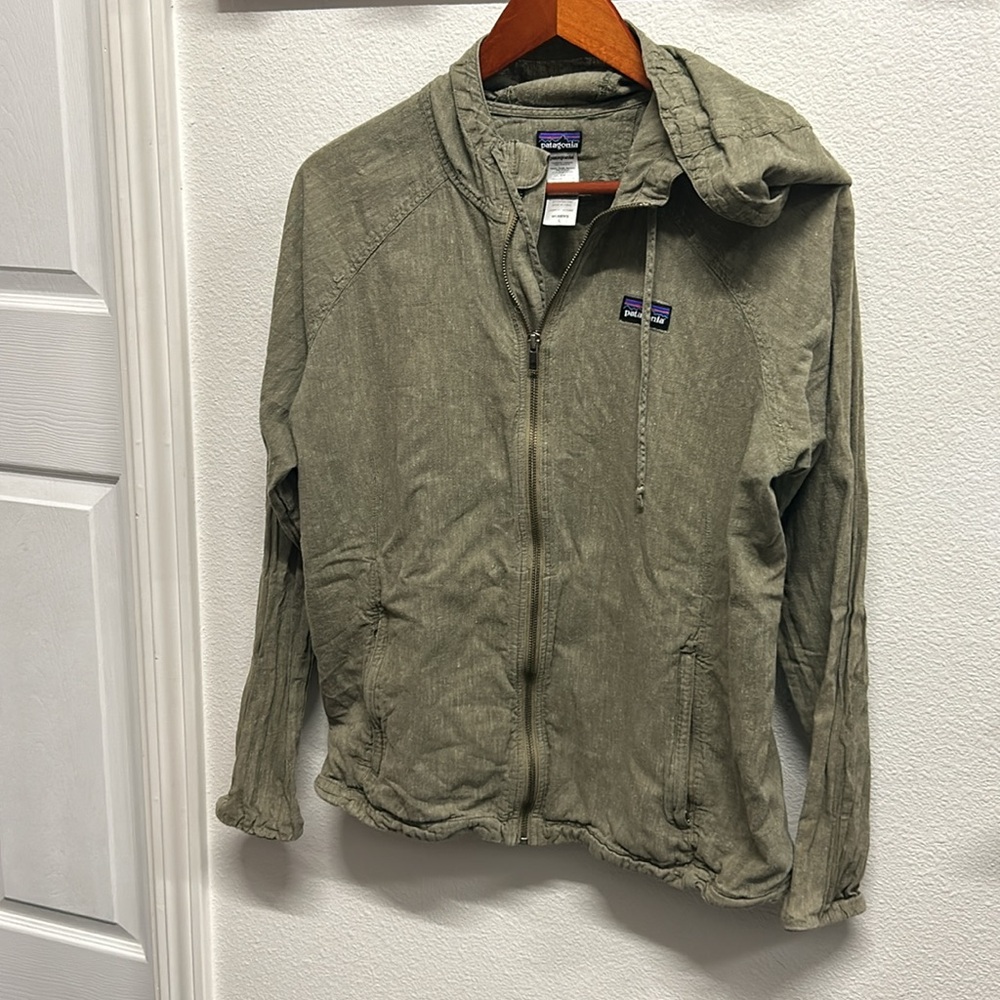 Patagonia Women's Olive Green Full-Zip Hoodie Sweater - Picture 5 of 10